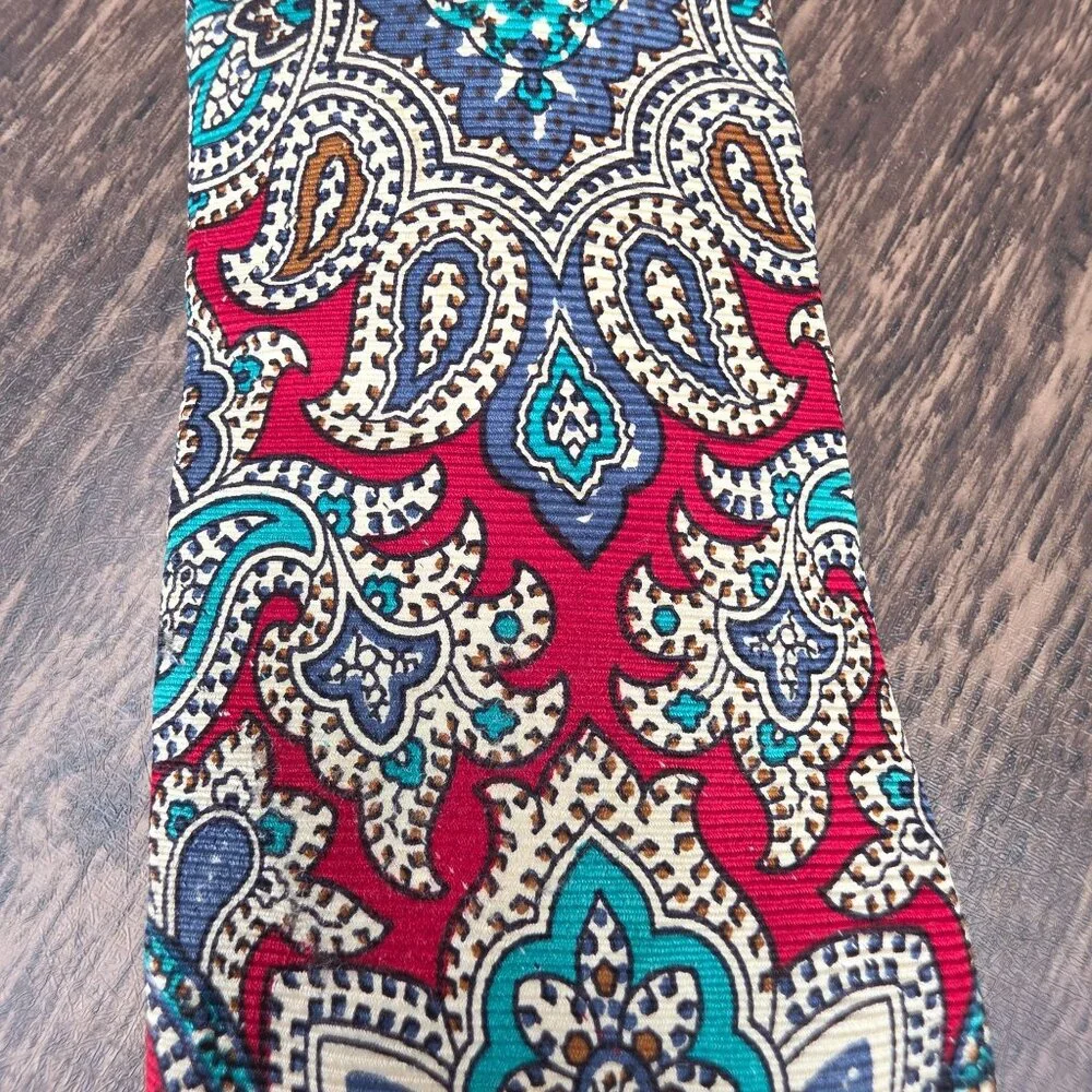 Burberrys of London VTG Tie Paisley Multicolor Silk Red Blue Old Money Designer